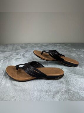 Merrell Women’s Size 8 Mahogany Thong Sandals Leather Recycled Rubber NWOT